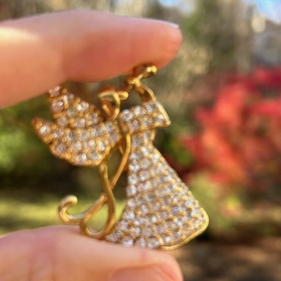HOLIDAY🎄🎄MONET Gold Rhinestone Angel Trumpet BROOCH - Picture 3 of 8
